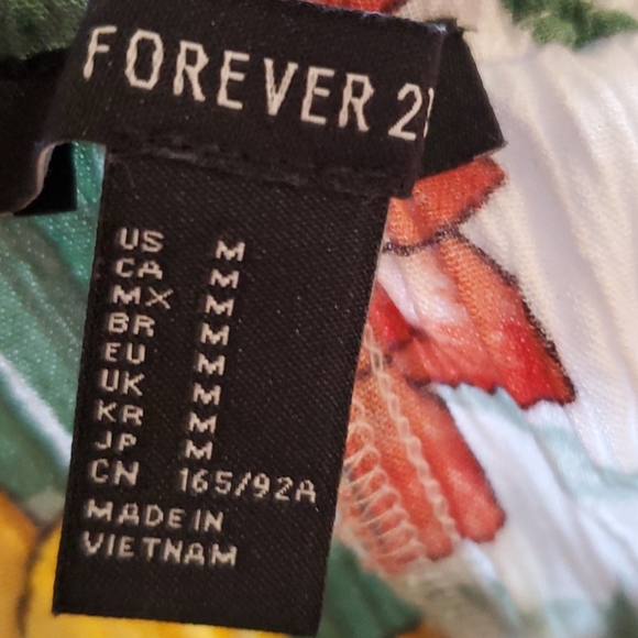 Forever 21 Cropoed tropical Floral blouse - Picture 5 of 5